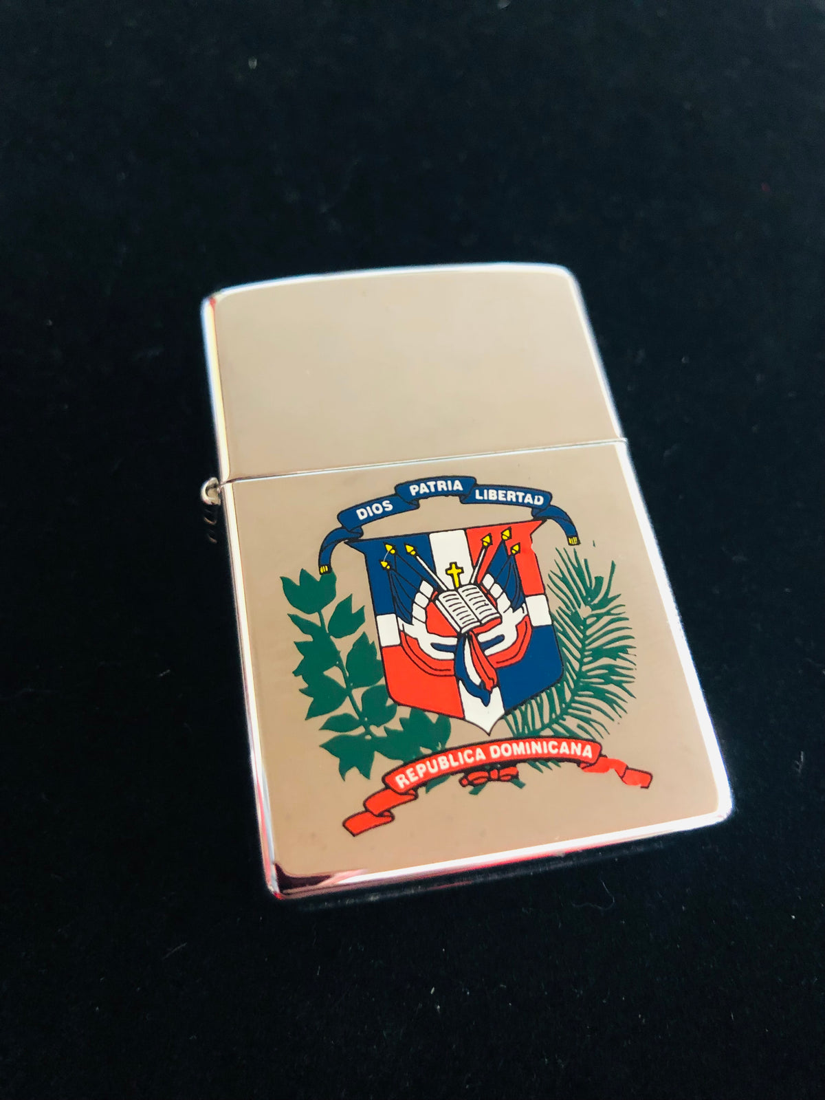 1996 Dominican Republic Emblem Vintage Zippo Lighter. NOS